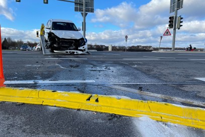 Renningen: Polizeifahrzeug auf Einsatzfahrt umgekippt