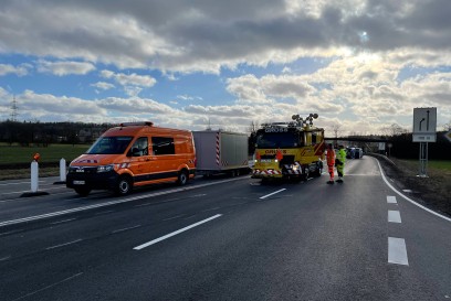 Renningen: Polizeifahrzeug auf Einsatzfahrt umgekippt