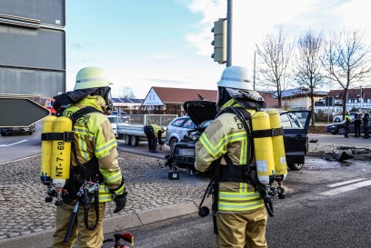 B465/ Kirchheim unter Teck: Frontalzusammenstoss mit vier Verletzten (Zeugenaufruf)