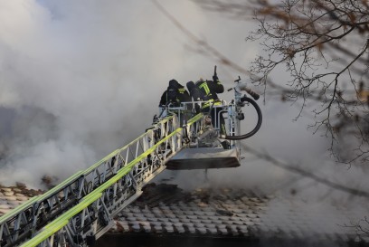 Lenningen-Schopfloch: Dachstuhlbrand fordert die Feuerwehren