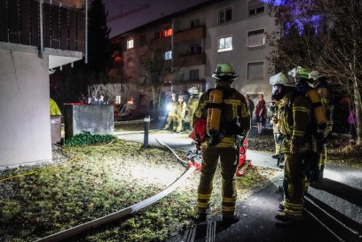 Esslingen-Pliensauvorstadt: Zimmerbrand in Mehrfamilienhaus fordert eine Verletzte Person