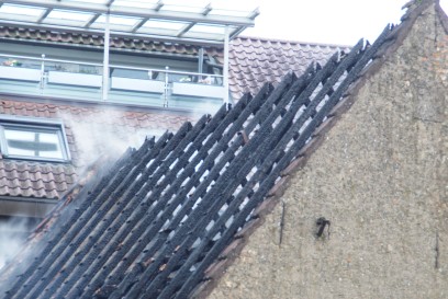 Pfinztal-Soellingen: Scheunenbrand fuehrt zu einem Grosseinsatz von Feuerwehr 