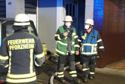 Pforzheim: Kinderwagen wird angezuendet - Feuerwehr verhindert schlimmeres