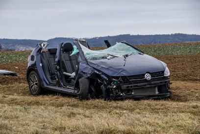 Ammerbuch-Reusten: Schwer verletzte Fahrer nach PKW Ueberschlag