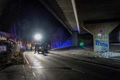 Reichenbach an der Fils: Gegen Brueckenpfeiler geprallt