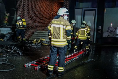 Fellbach: Tische und Stuehle brannten an einer Pizzeria - Feuerwehr verhindert schlimmeres