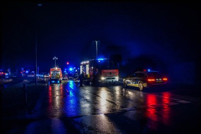 Sindelfingen: Feuerwehr muss schwer verletzten Fahrer nach Unfall aus PKW retten