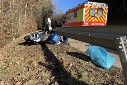 Bad Liebenzell: Motorradfahrer nach Unfall Lebensgefaehrlich verletzt 