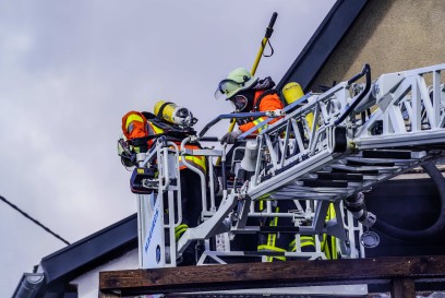 Ebersbach a. d. Fils: Balkonbrand loest Grosseinsatz aus