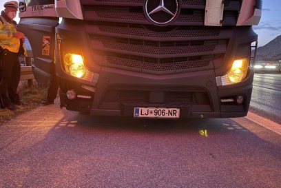 Stuttgart: Unfall auf der Autobahn 8 Hoehe Flughafen Stuttgart 