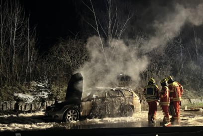 Grossbottwar: Mercedes geht in Flammen auf und brennt aus 