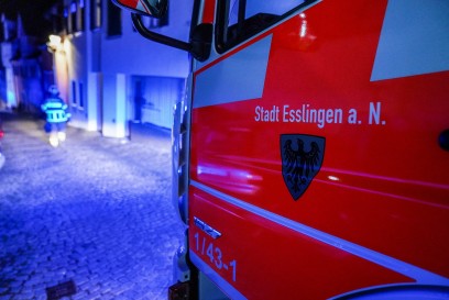 Esslingen: Kurzschluss in Wohnung loest Feuerwehreinsatz aus.