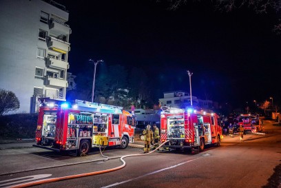 Esslingen-Hohenkreuz. Brennende Akkus im Keller loesen Grosseinsatz aus