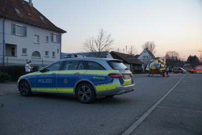 Nuertingen: 4 Jaehriger erleidet Verbrennungen- Rettungshubschrauber im Einsatz