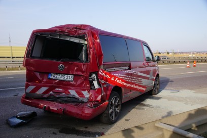 Neuhausen: Mehrere Verletzte bei Unfall mit zwei Autos und einem LKW auf der A8