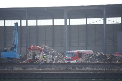 Deizisau: Brand auf dem Gelaende eines Recycling Betriebes