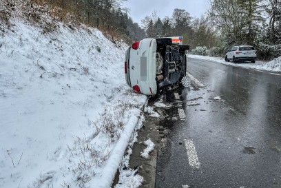 Weil der Stadt-Merklingen: VW liegt nach Unfall auf der Seite