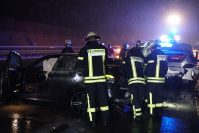 Weilheim A8: Zwei Verkehrsunfaelle in kuerzester Zeit - Streifenwagen beteiligt