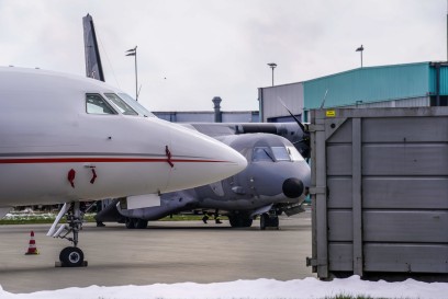 Flughafen Memmingen: BRK verlegt 23 evakuierte Waisenkinder vom Flughafen Memmingen nach Ursberg