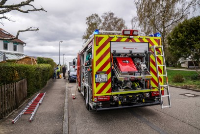 Aichwald-Aichelberg: Carportdach loest und wird gegen Haus geweht