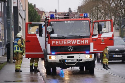 Esslingen: Brand in einem Kellergeschoss eines Autohauses- Ulmer Strasse kurzzeitig gesperrt