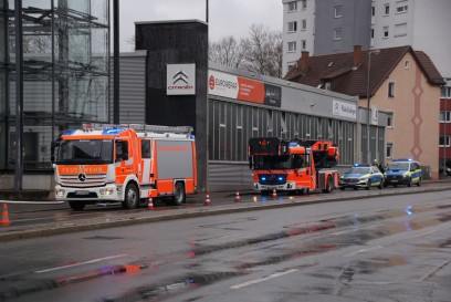 Esslingen: Brand in einem Kellergeschoss eines Autohauses- Ulmer Strasse kurzzeitig gesperrt