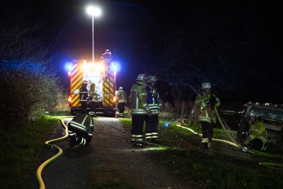 Neckartailfingen: Brand von Holzstapeln