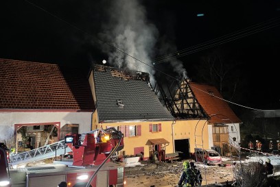 Gomadingen: Nach Grossbrand zwei Haeuser unbewohnbar mehrer 100.000 € schaden