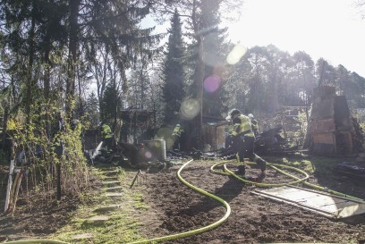 Weil im Schoenbuch - Breitenstein: Gartenhuette wird ein Raub der Flammen
