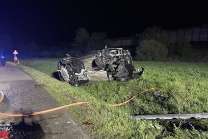 Niefern-Oeschelbronn: Ruecksichtsloses Ueberholen fuehrt zu Unfall Niefern-Oeschelbronn (ots)