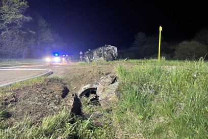 Niefern-Oeschelbronn: Ruecksichtsloses Ueberholen fuehrt zu Unfall Niefern-Oeschelbronn (ots)