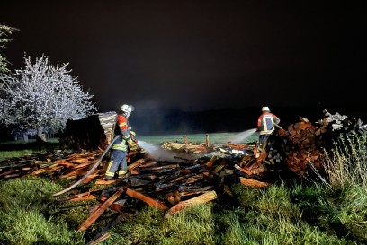 Schoenaich: Erneut brennende Holzstapel 