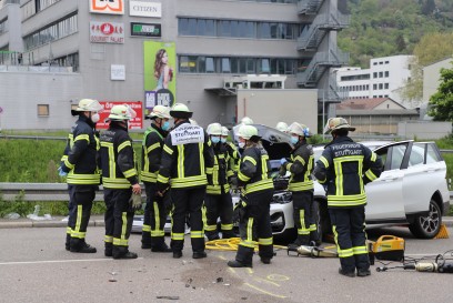 Stuttgart-Hedelfingen: mehrere verletzte nach schweren Verkehrsunfall 