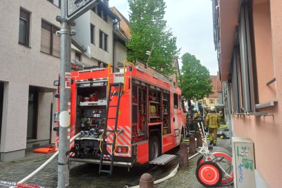 Esslingen: Dehnfugenbrand zwischen zwei Mehrfamilienhaeusern