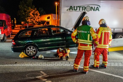 Denkendorf/ A8: Rauchentwicklung an Pkw ruft Feuerwehr auf den Plan