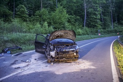 Renningen-Malmsheim: PKW kommt von der Strasse ab - Fahrer verletzt