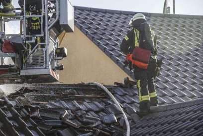 Grafenau-Doeffingen: Dachstuhlbrand fordert die Feuerwehr