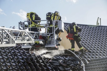 Grafenau-Doeffingen: Dachstuhlbrand fordert die Feuerwehr