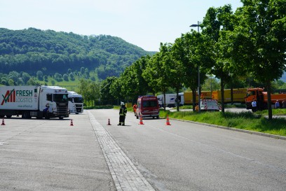 Gruibingen: Verfolgungsfahrt endet an Laterne - Rettungshubschrauber im EInsatz