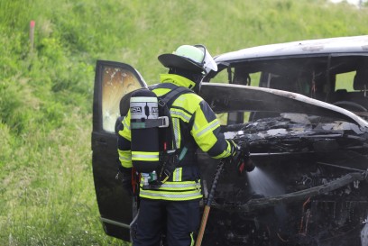 A8/Weilheim: VW Bus brannte auf Autobahn