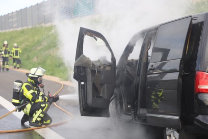 A8/Weilheim: VW Bus brannte auf Autobahn