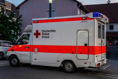 Weinstadt-Beutelsbach: Exklusive Rettungsbilder - Brand im Erdgeschoss – Flammen und Rauch aus Gebaeude 