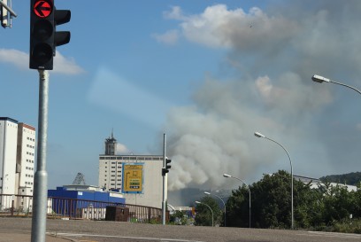 Stuttgart-Hedelfingen: Grossbrand in einer Recyclingfirma 