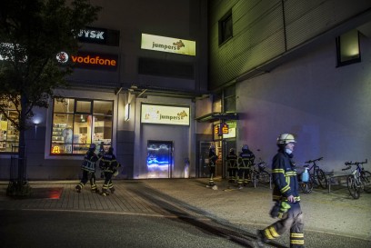 Sindelfingen: Naechtlicher Feuerwehreinsatz im Stern-Center