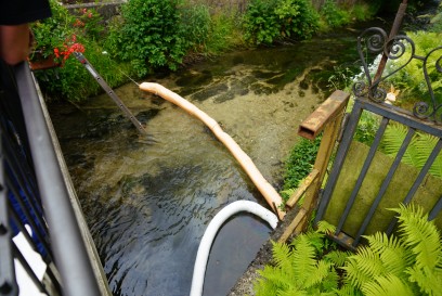 Muehlhausen/A8: LKW brennt in voller Ausdehnung - 13 Km Stau