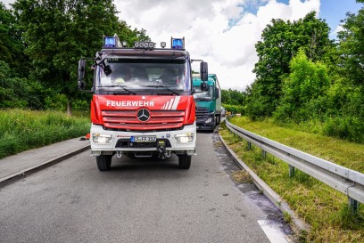B27/Aichtal: Sattelzug verliert ueber mehrere Kilometer Oel auf der A8 und B27