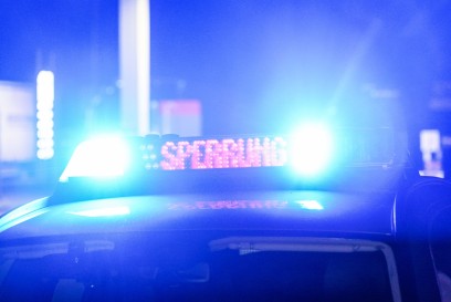 A8/Denkendorf: Mulde mit Aluminiumschlacke reagiert auf Parkplatz und bildet Ammoniak - Tank- und Rastanlange evakuiert und gesperrt