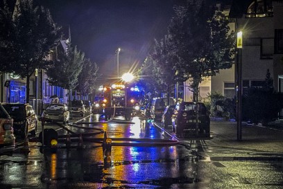 Renningen: Dachstuhl von Mehrfamilienhaus geraet nach Blitzeinschlag in Brand