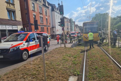 Stuttgart: Strassenbahn erfasst Fussgaenger 