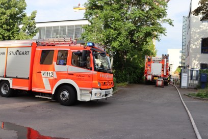 Stuttgart: Brennende Dachpappe auf Baustelle sorgt fuer Grosseinsatz